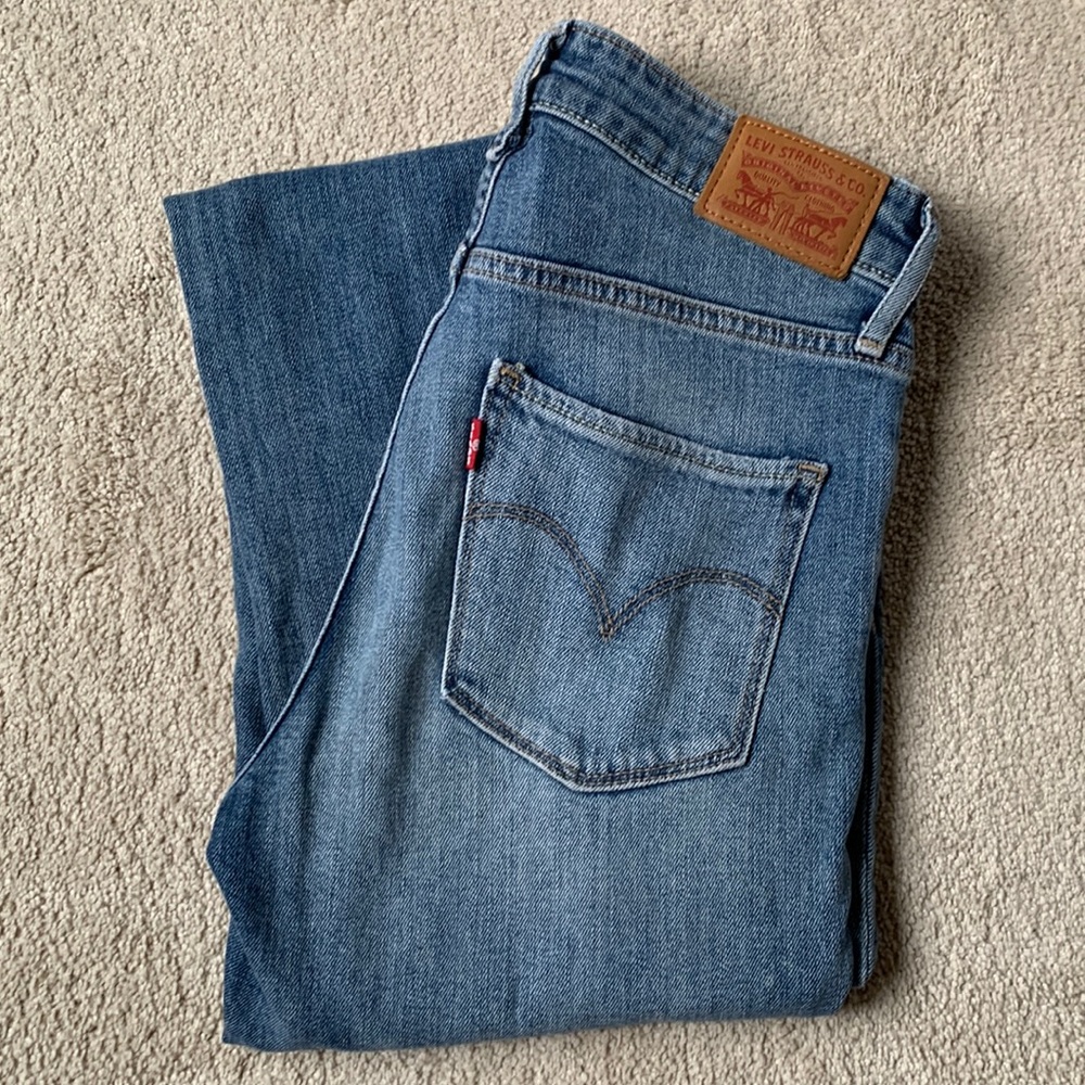 Levi's High-Rise Women's Jeans in Medium Blue Denim